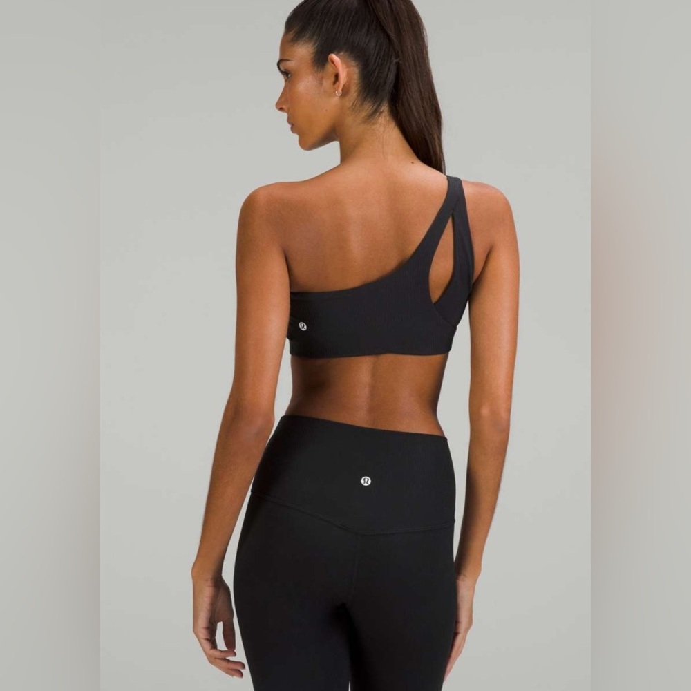 NWOT Lululemon Ribbed Nulu Asymmetrical Yoga Bra *Light Support, A/B Cup
